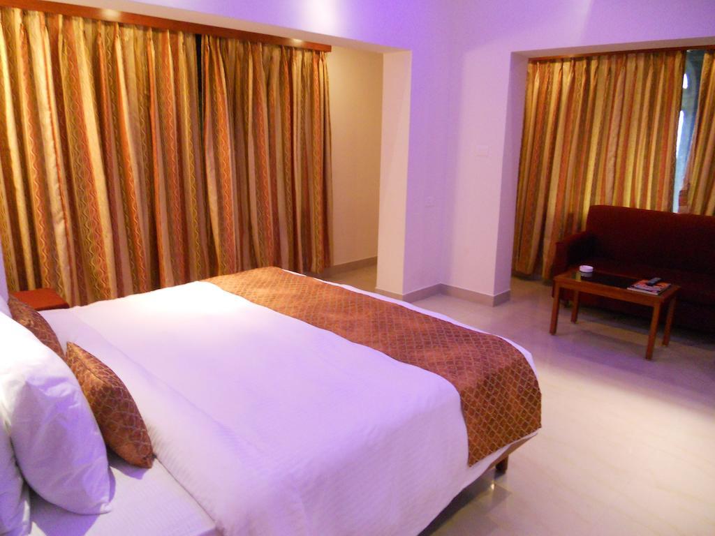 Prayag Aristro Club Hotel Kolkata Room photo