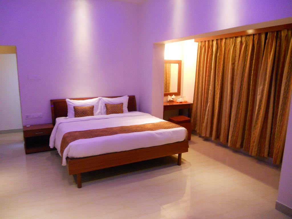 Prayag Aristro Club Hotel Kolkata Room photo
