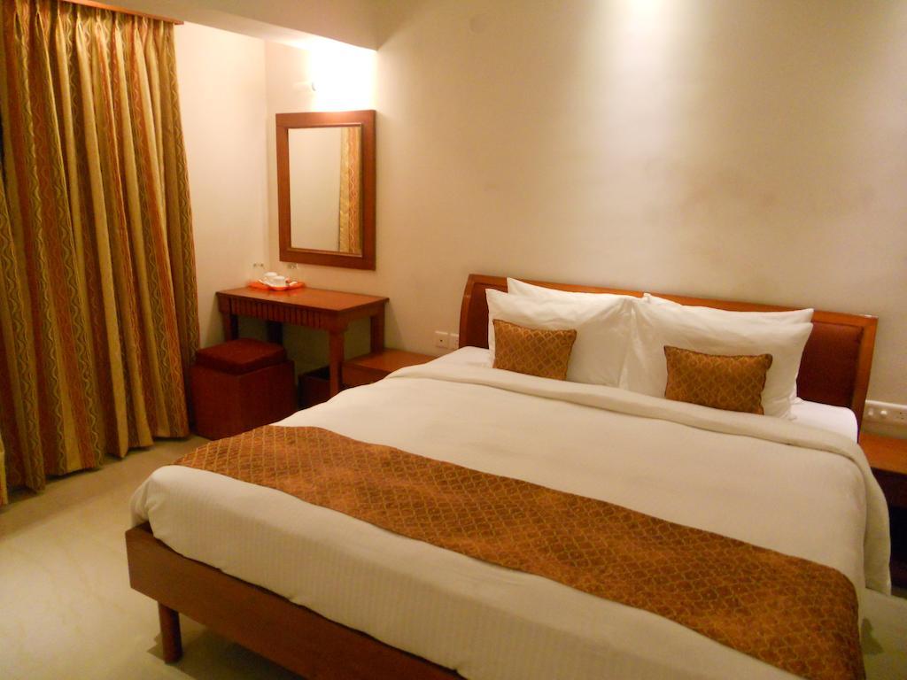 Prayag Aristro Club Hotel Kolkata Room photo